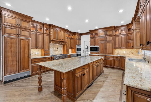 37 WANDERWOOD WAY, Sandy, UT 84092