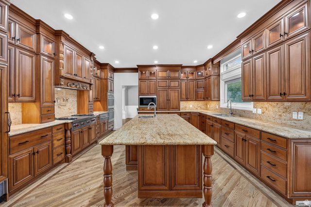 37 WANDERWOOD WAY, Sandy, UT 84092