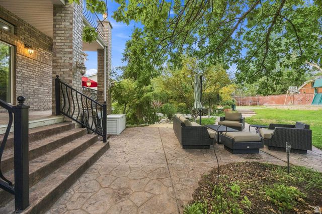 37 WANDERWOOD WAY, Sandy, UT 84092