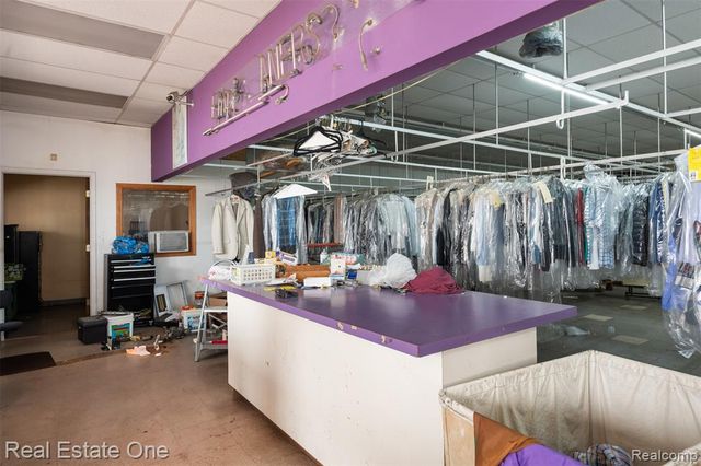 16300 W 7 Mile Road, Detroit, MI 48235