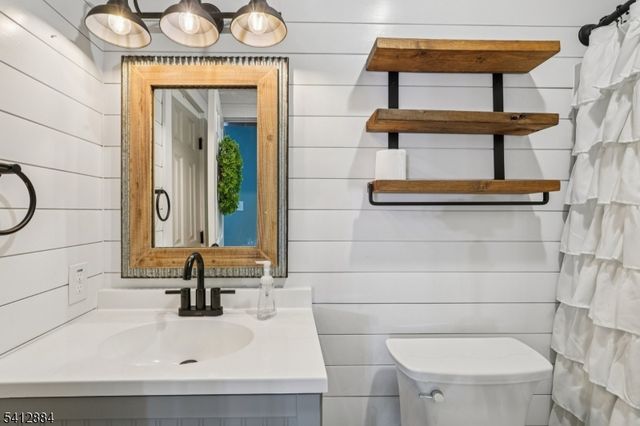 20 Oak St, Vernon Twp., NJ 07422