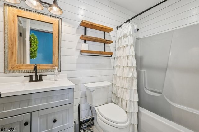 20 Oak St, Vernon Twp., NJ 07422