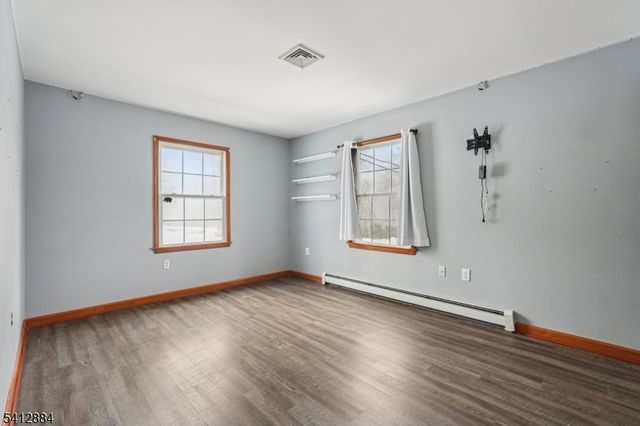 20 Oak St, Vernon Twp., NJ 07422