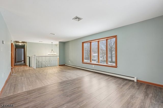 20 Oak St, Vernon Twp., NJ 07422