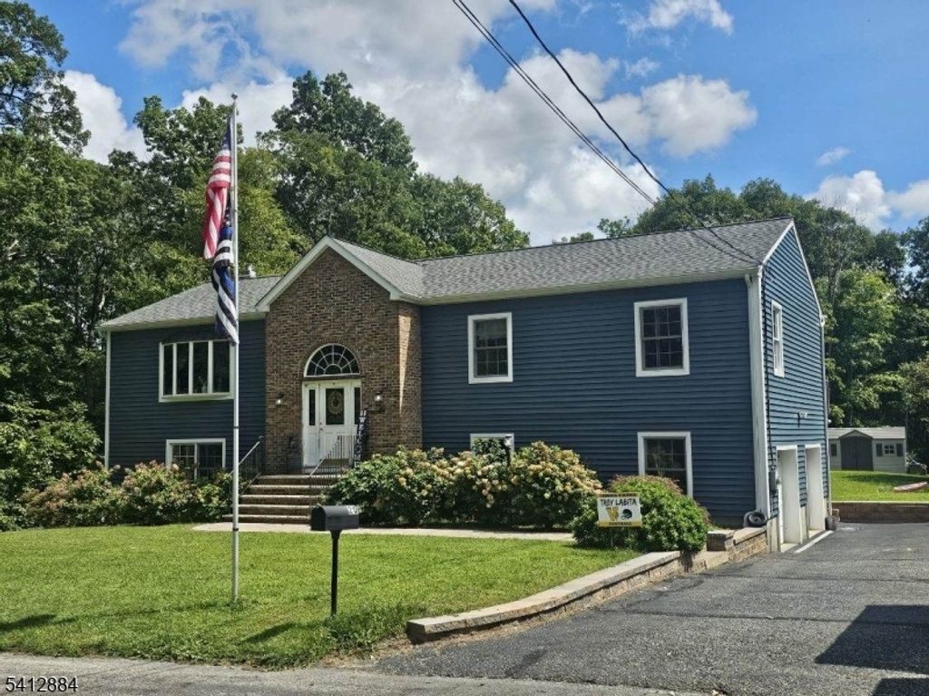 20 Oak St, Vernon Twp., NJ 07422