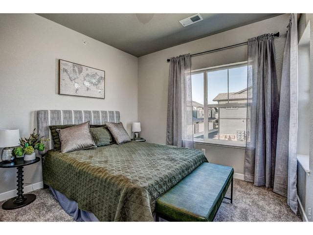 410 High Point Dr 206, Longmont, CO 80504