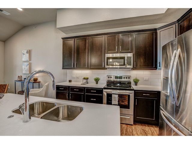 410 High Point Dr 206, Longmont, CO 80504