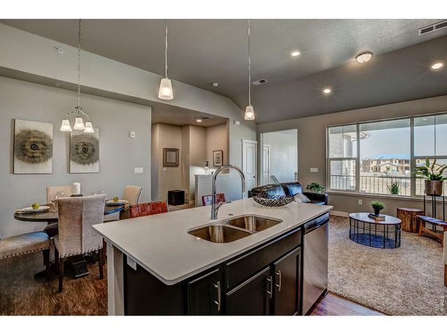 410 High Point Dr 206, Longmont, CO 80504