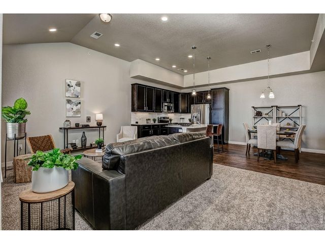 410 High Point Dr 206, Longmont, CO 80504