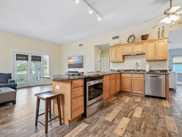 833 E 25th Avenue, New Smyrna Beach, FL 32169