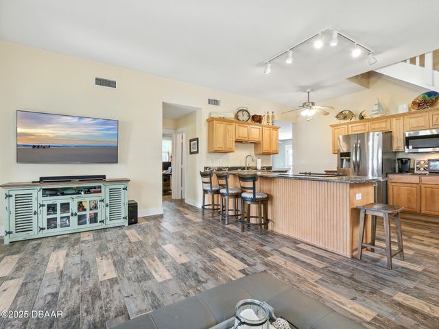 833 E 25th Avenue, New Smyrna Beach, FL 32169