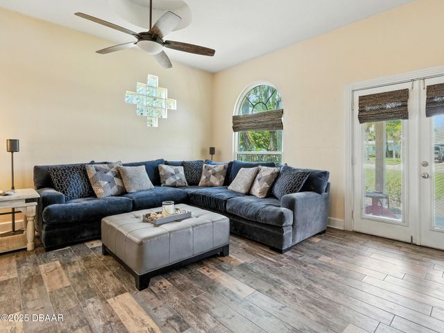 833 E 25th Avenue, New Smyrna Beach, FL 32169