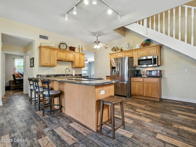 833 E 25th Avenue, New Smyrna Beach, FL 32169