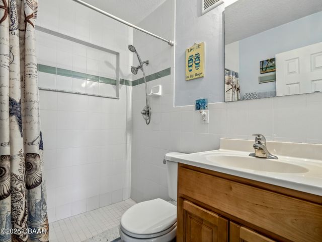 833 E 25th Avenue, New Smyrna Beach, FL 32169