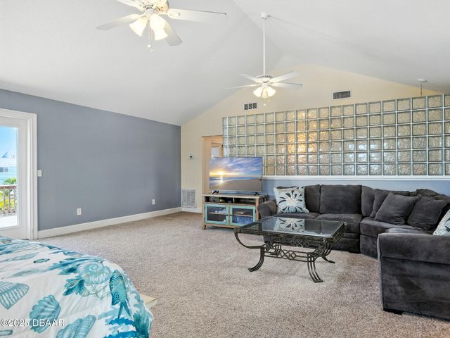 833 E 25th Avenue, New Smyrna Beach, FL 32169