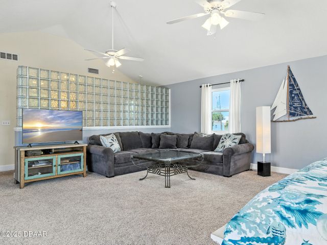 833 E 25th Avenue, New Smyrna Beach, FL 32169