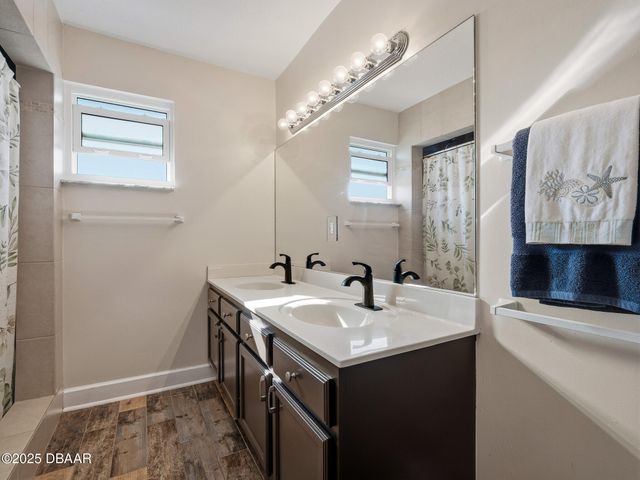 833 E 25th Avenue, New Smyrna Beach, FL 32169