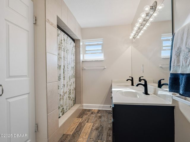 833 E 25th Avenue, New Smyrna Beach, FL 32169