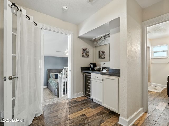 833 E 25th Avenue, New Smyrna Beach, FL 32169