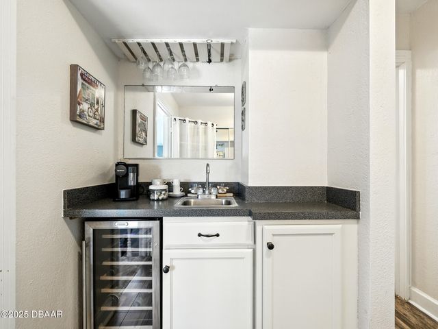 833 E 25th Avenue, New Smyrna Beach, FL 32169