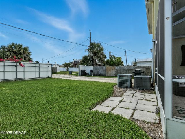 833 E 25th Avenue, New Smyrna Beach, FL 32169