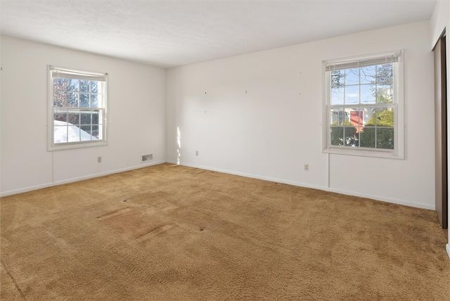 15 Braintree Crescent, Penfield, NY 14526