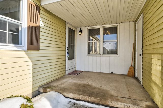 15 Braintree Crescent, Penfield, NY 14526