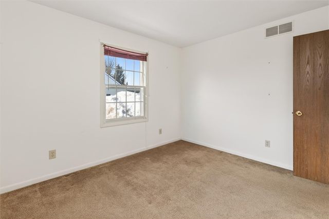 15 Braintree Crescent, Penfield, NY 14526