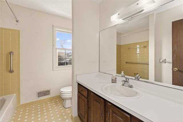 15 Braintree Crescent, Penfield, NY 14526