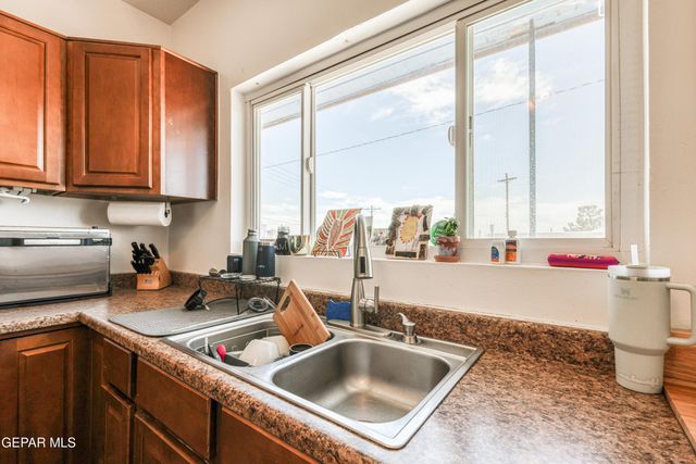 1300 RANDOLPH Drive, El Paso, TX 79902
