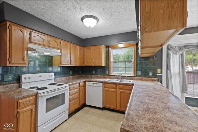 643 Creston Point Circle, Indianapolis, IN 46239