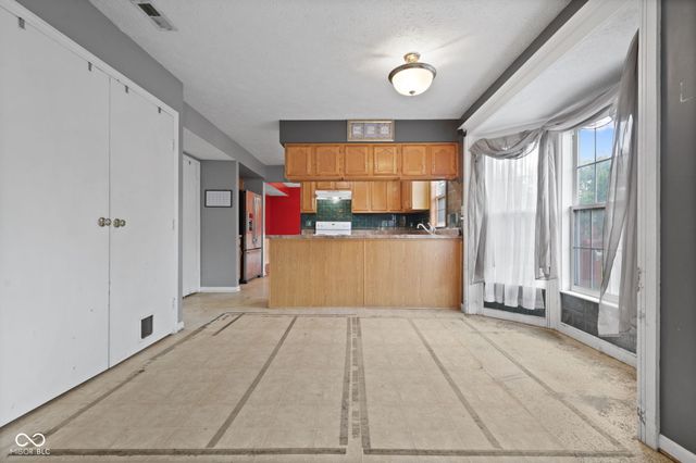 643 Creston Point Circle, Indianapolis, IN 46239