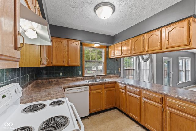 643 Creston Point Circle, Indianapolis, IN 46239