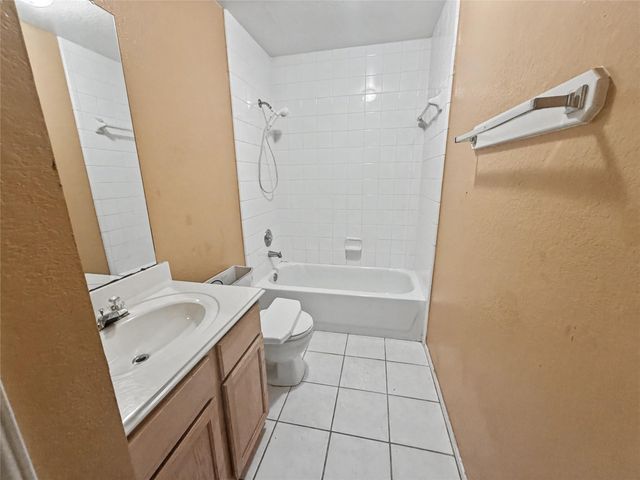 914 Chase Creek Circle, Bacliff, TX 77518