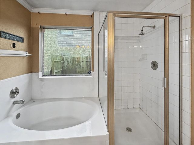 914 Chase Creek Circle, Bacliff, TX 77518