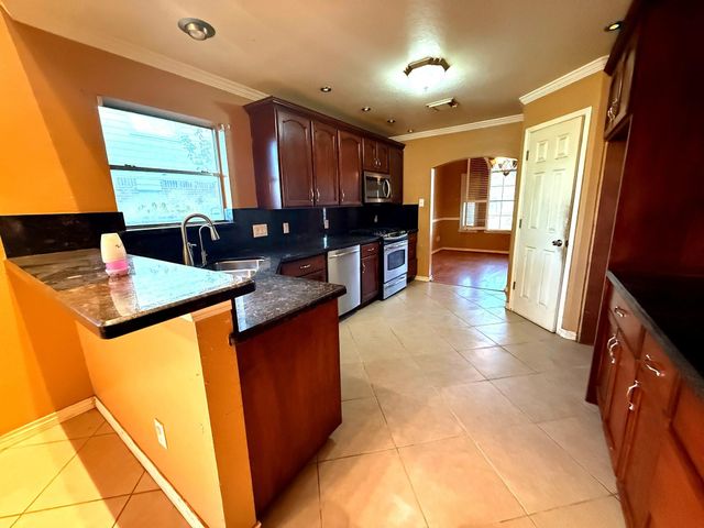 914 Chase Creek Circle, Bacliff, TX 77518