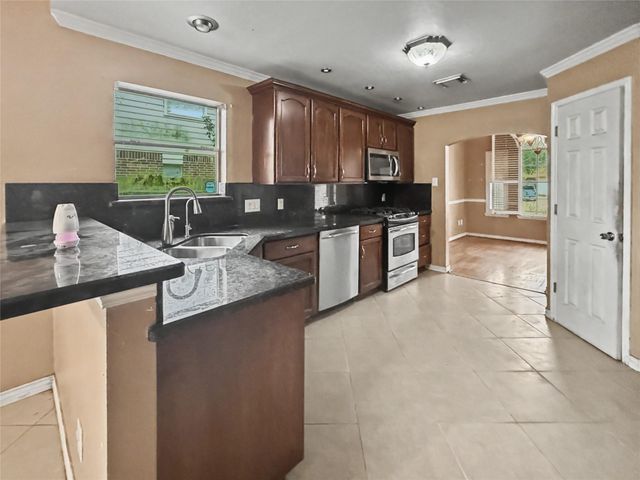 914 Chase Creek Circle, Bacliff, TX 77518