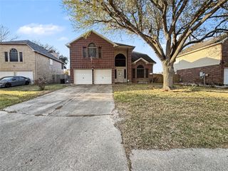 914 Chase Creek Circle, Bacliff, TX 77518