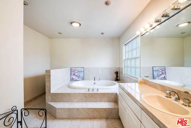 4322 N Clybourn Avenue, Burbank, CA 91505
