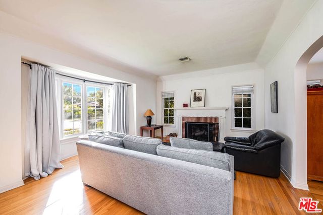 4322 N Clybourn Avenue, Burbank, CA 91505