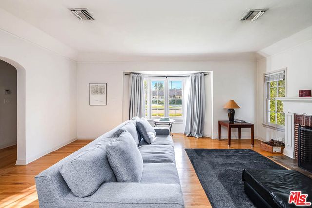 4322 N Clybourn Avenue, Burbank, CA 91505