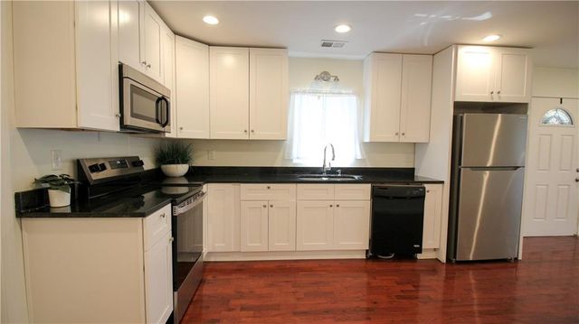 899 E Doyle Street, Toccoa, GA 30577