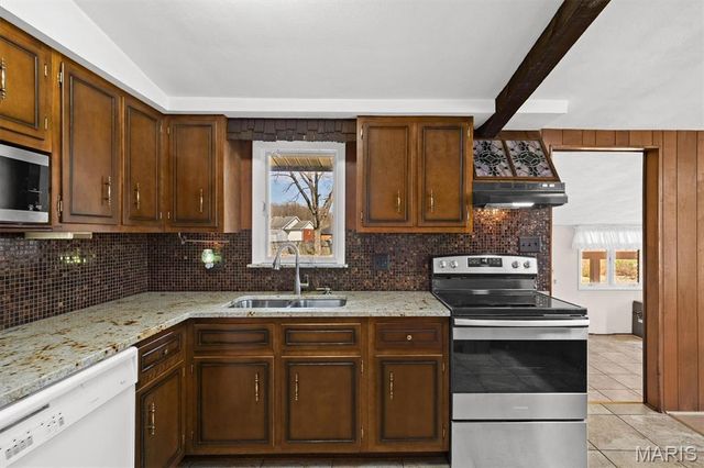 595 W 4th Street, Trenton, IL 62293