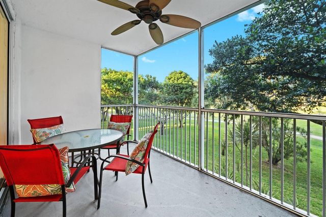 3900 Oaks Clubhouse Drive 310, Pompano Beach, FL 33069
