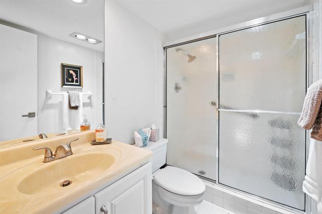 3900 Oaks Clubhouse Drive 310, Pompano Beach, FL 33069