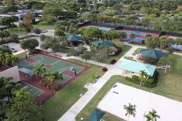 3900 Oaks Clubhouse Drive 310, Pompano Beach, FL 33069