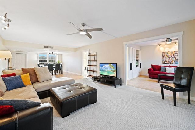 3900 Oaks Clubhouse Drive 310, Pompano Beach, FL 33069