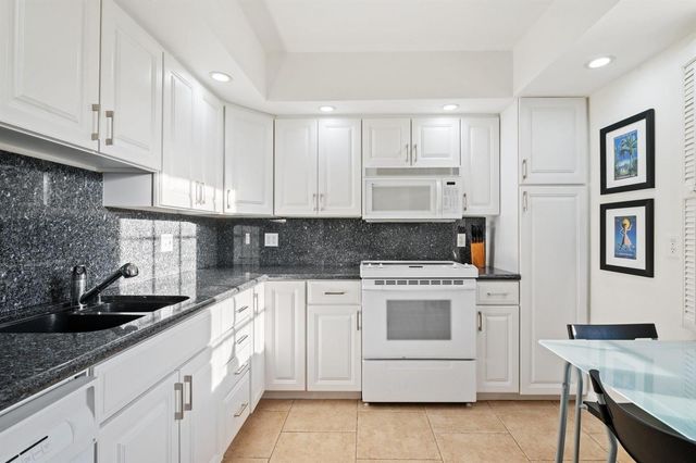 3900 Oaks Clubhouse Drive 310, Pompano Beach, FL 33069