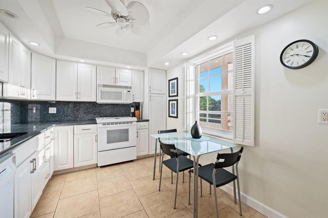 3900 Oaks Clubhouse Drive 310, Pompano Beach, FL 33069