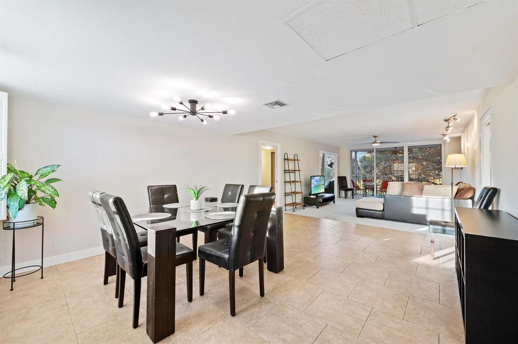 3900 Oaks Clubhouse Drive 310, Pompano Beach, FL 33069